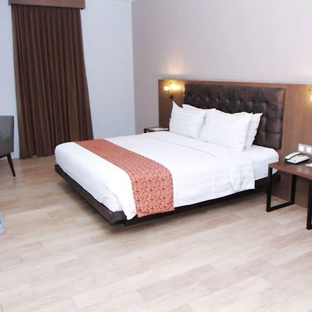 Grand Kangen Hotel Urip Sumoharjo Jogjakarta Buitenkant foto