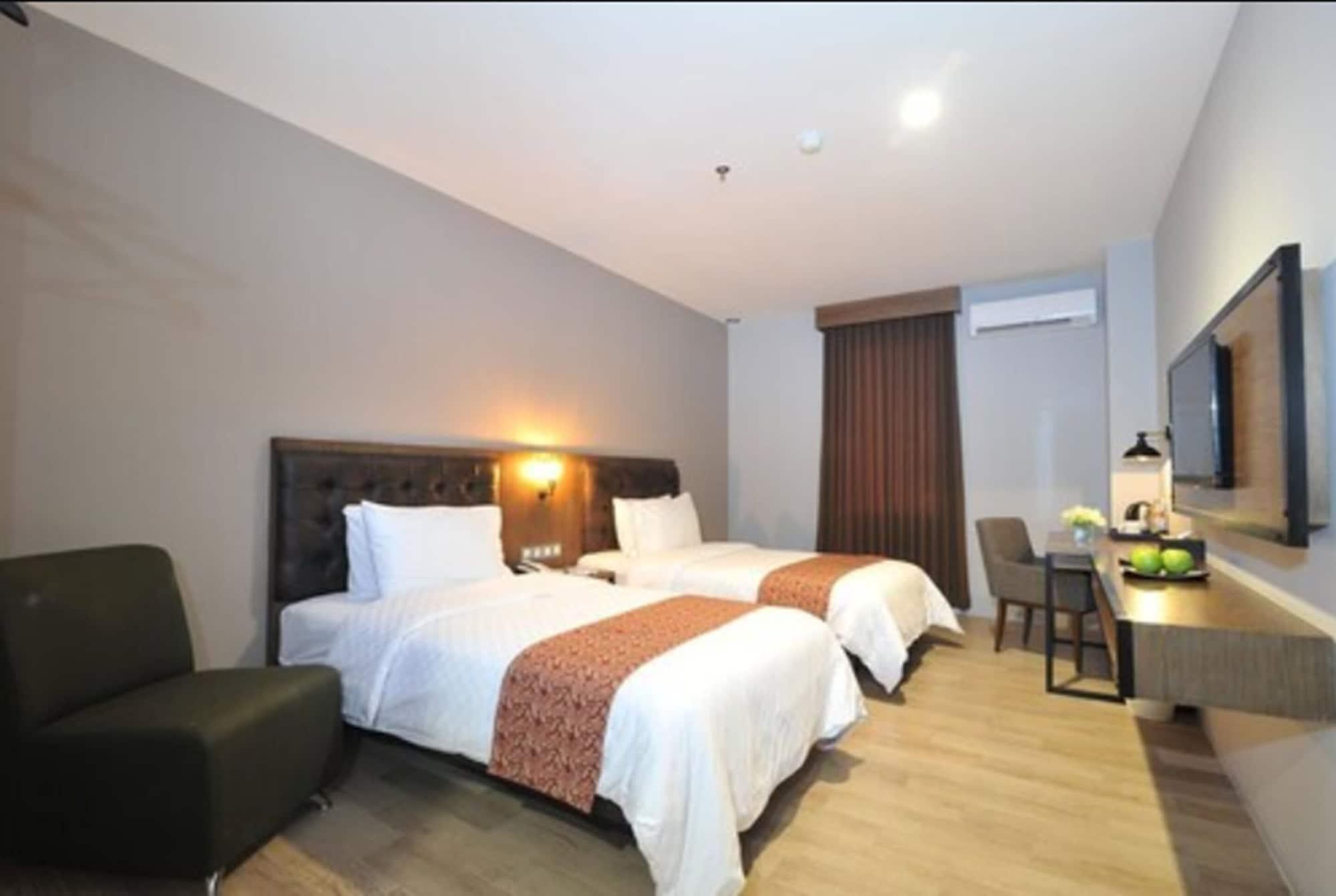 Grand Kangen Hotel Urip Sumoharjo Jogjakarta Buitenkant foto