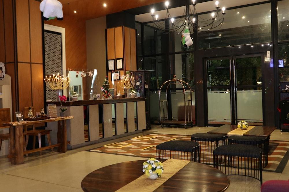 Grand Kangen Hotel Urip Sumoharjo Jogjakarta Buitenkant foto