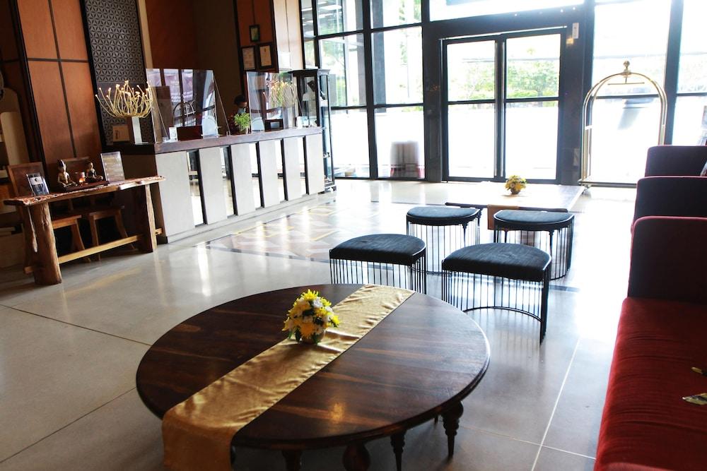 Grand Kangen Hotel Urip Sumoharjo Jogjakarta Buitenkant foto