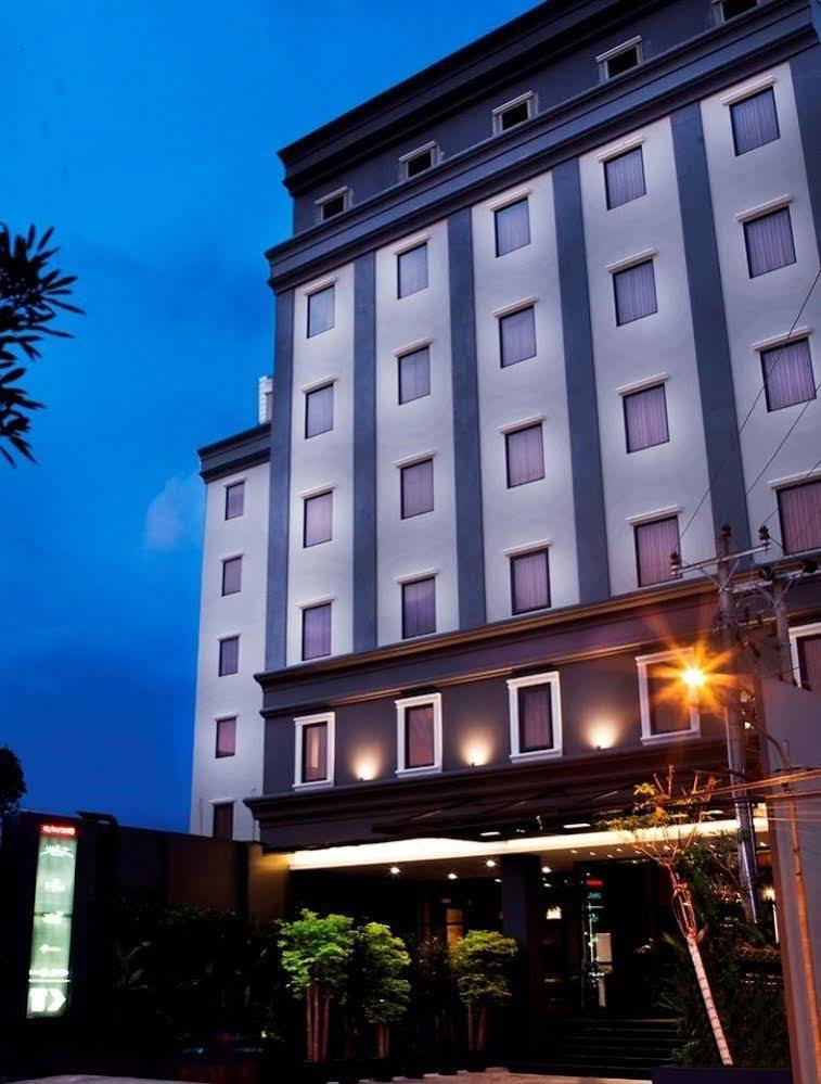 Grand Kangen Hotel Urip Sumoharjo Jogjakarta Buitenkant foto