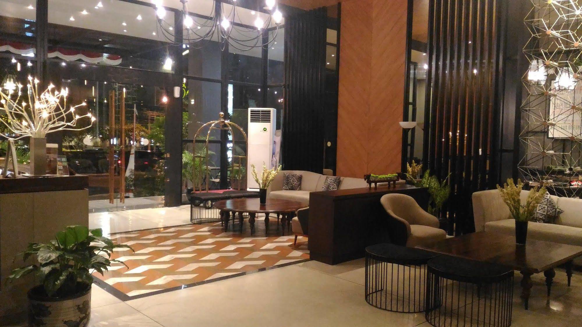 Grand Kangen Hotel Urip Sumoharjo Jogjakarta Buitenkant foto