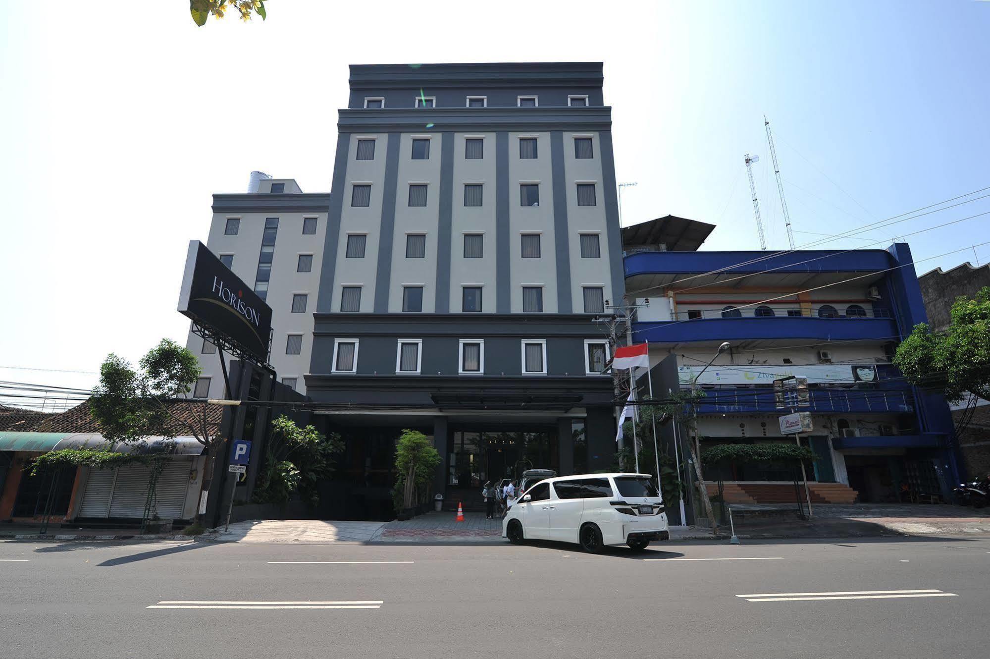 Grand Kangen Hotel Urip Sumoharjo Jogjakarta Buitenkant foto